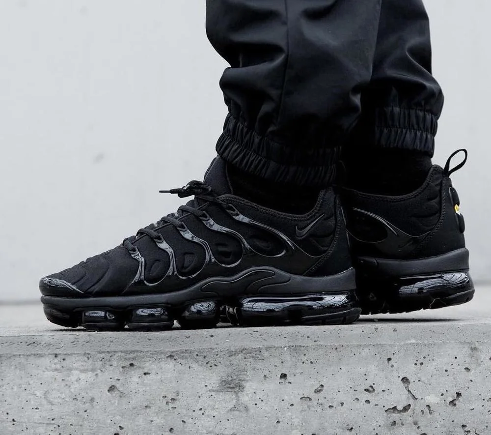 Vapormax plus 2025 triple black